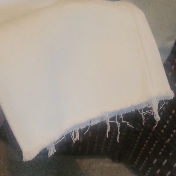 Levis White Straight Leg Jeans with Raw Edge - Picture 8 of 8